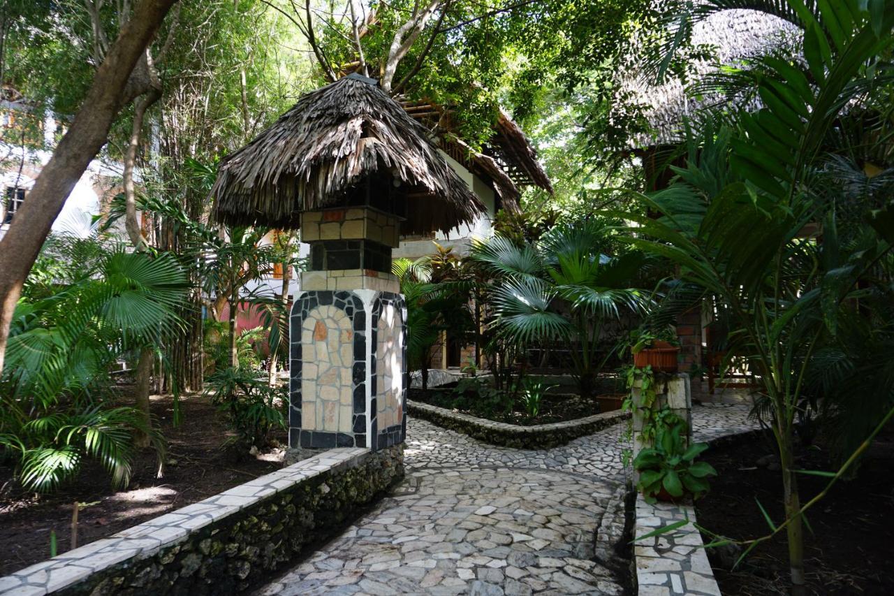 Mangga Lodge Bira Buitenkant foto