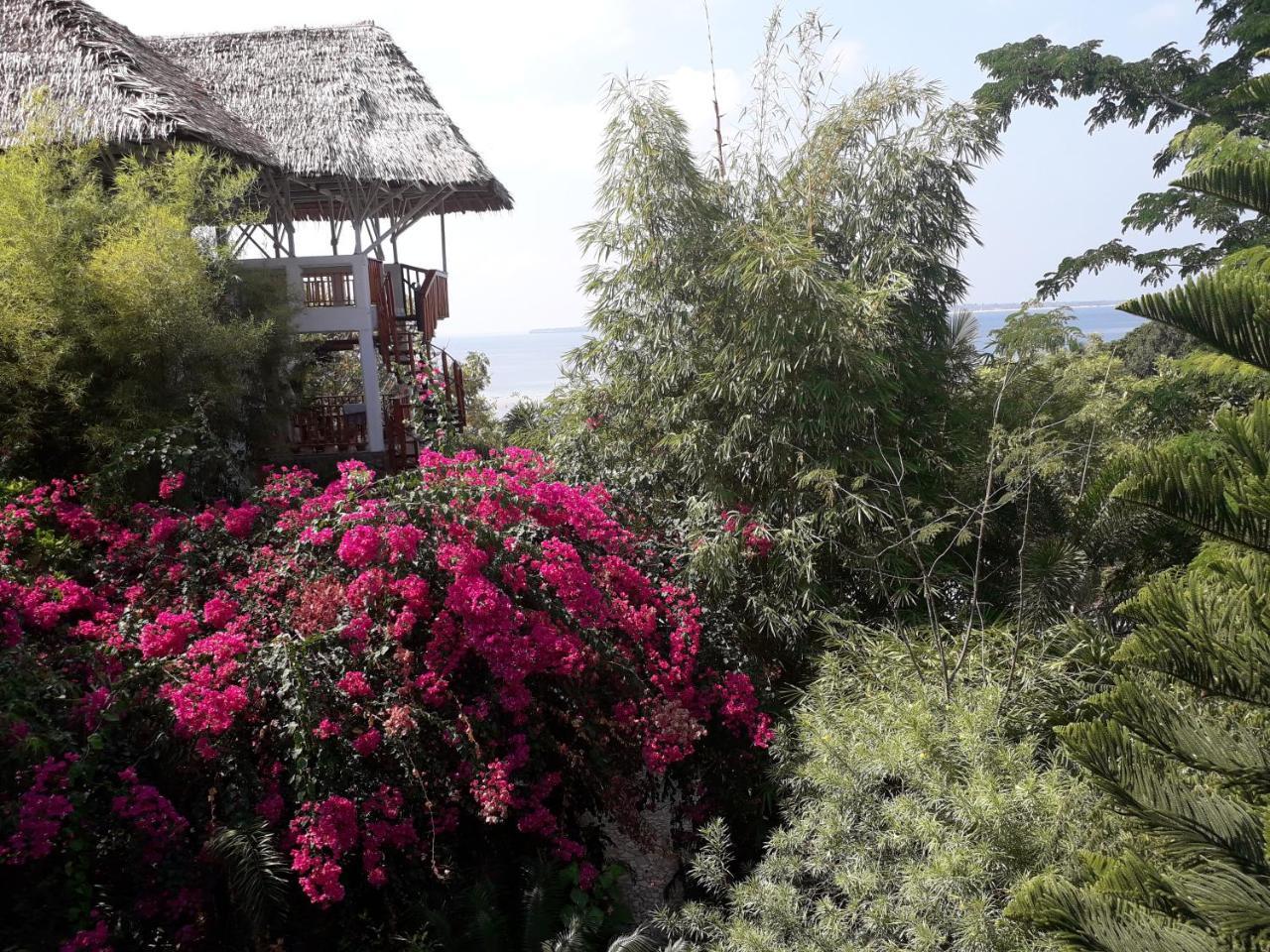Mangga Lodge Bira Buitenkant foto