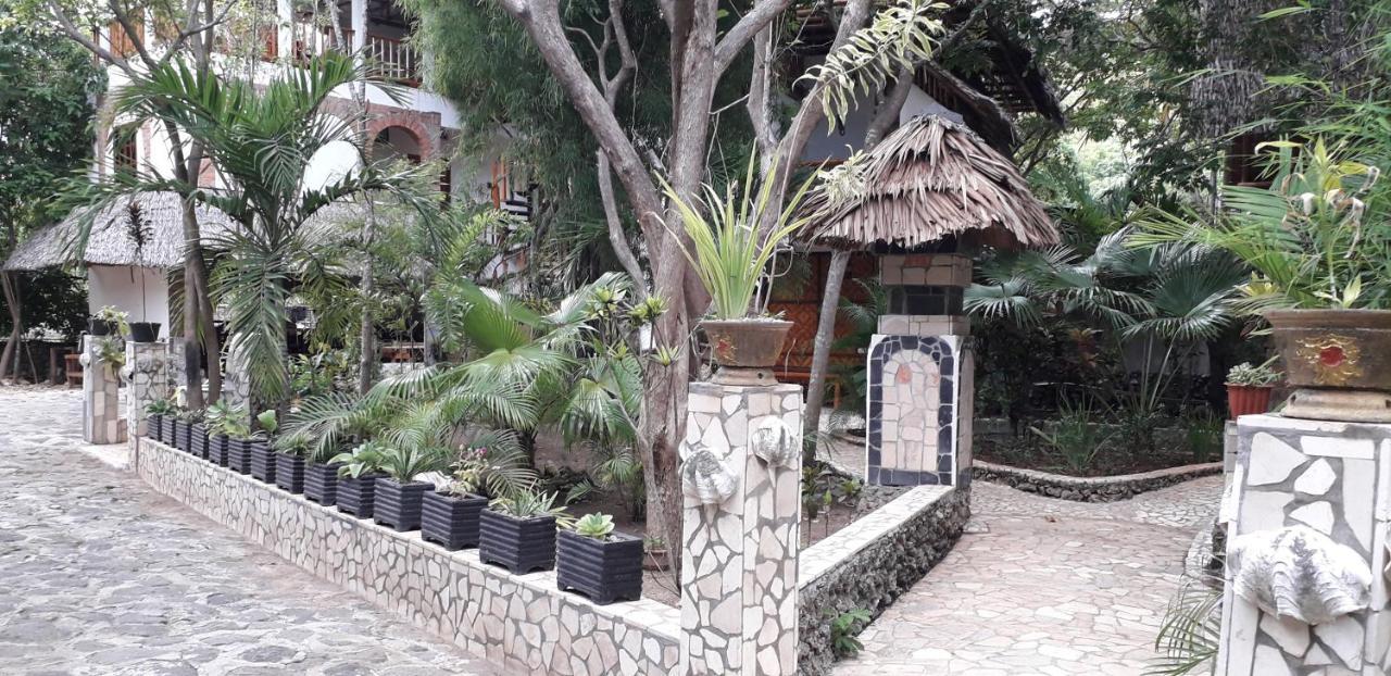 Mangga Lodge Bira Buitenkant foto
